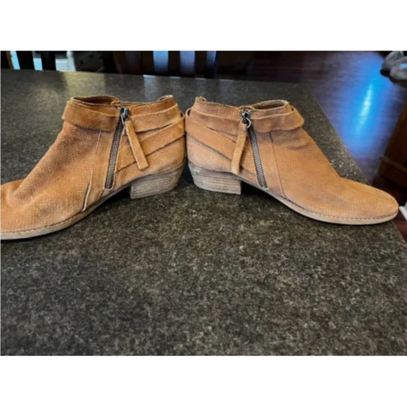 Dolce vita suede ankle booties - Picture 3 of 3